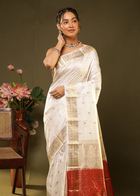 White Handloom Kanchipuram Pure Silk Saree With Blouse Piece
