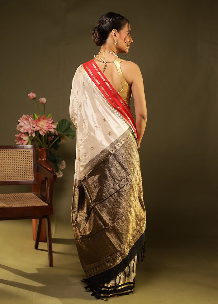 White Handloom Kanjivaram Pure Silk Saree With Blouse Piece