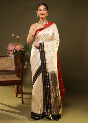 White Handloom Kanjivaram Pure Silk Saree With Blouse Piece