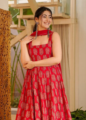 3 Pc Red Muslin A-Line Suit Set