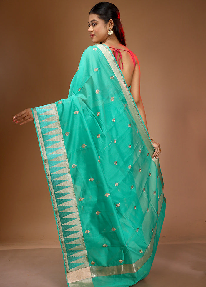 Green Cotton Embroidered Saree With Blouse Piece