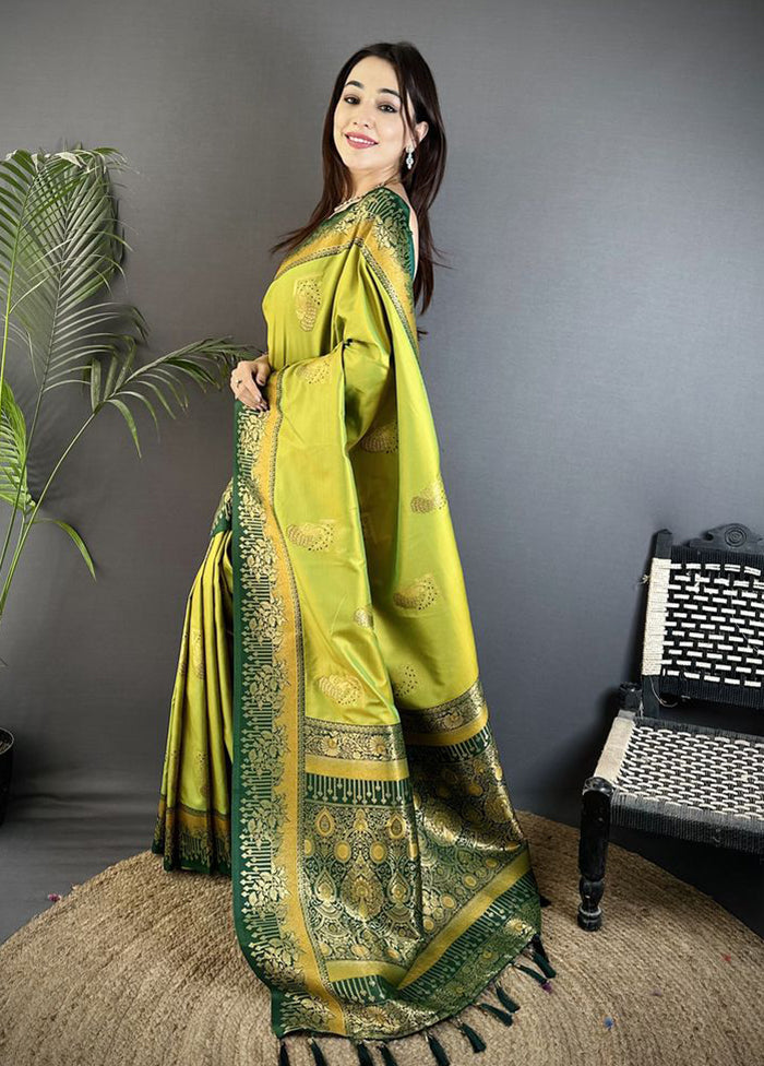 Green Spun Silk Saree With Blouse Piece