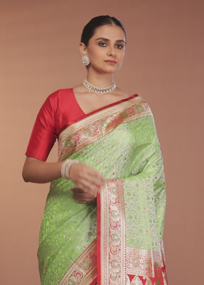 Green Handloom Tanchoi Pure Silk Saree With Blouse Piece