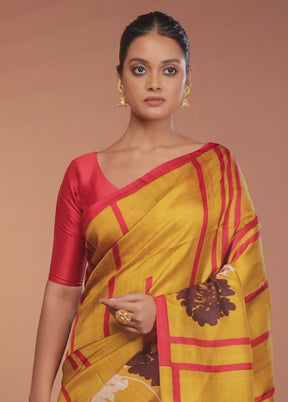 Yellow Printed Silk Saree With Blouse Piece